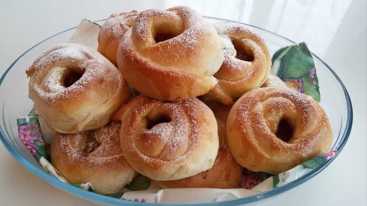 Булочки с повидлом из дрожжевого теста: 3 вкусных рецепта