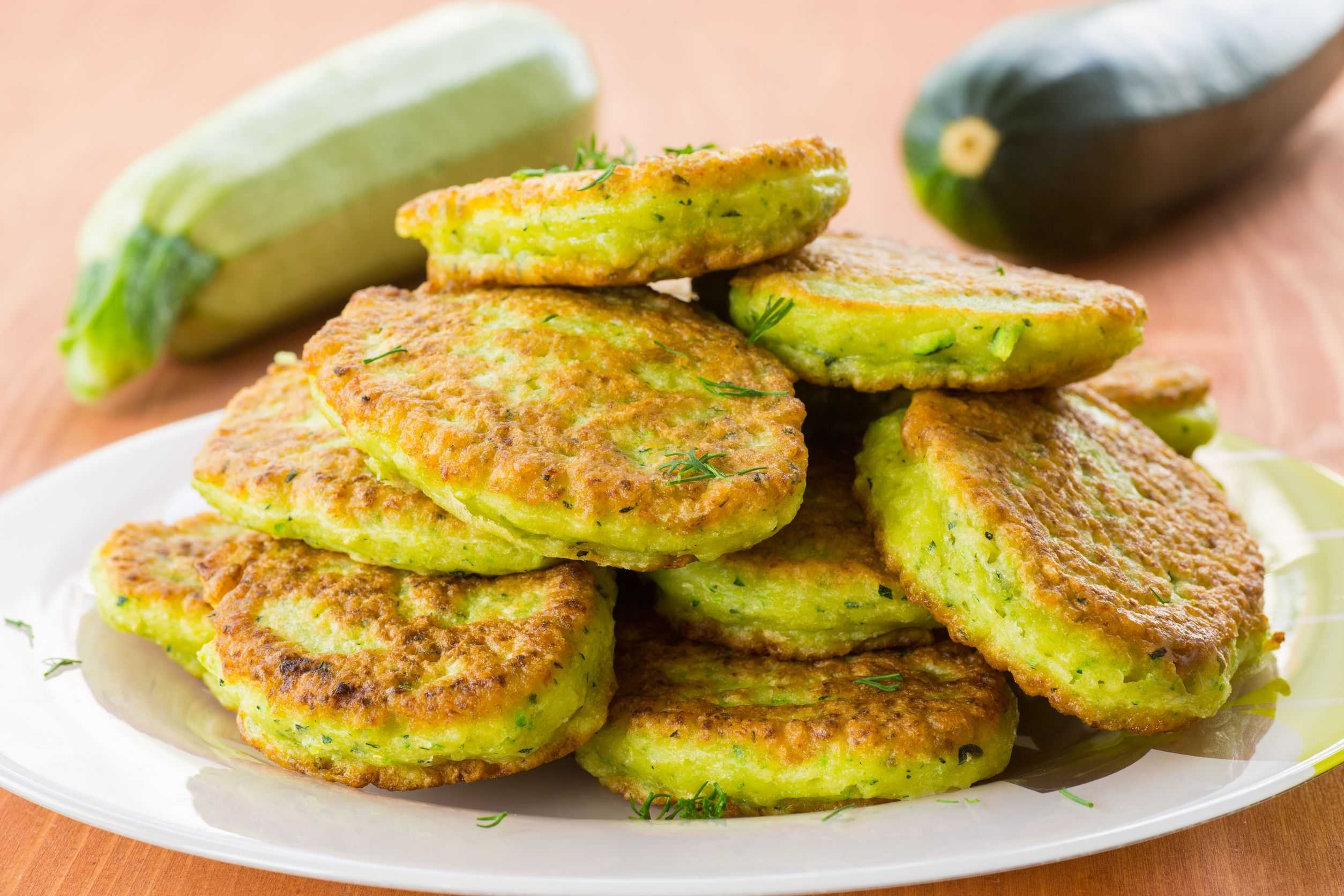 Простой и вкусный рецепт кабачковых оладий на сковороде