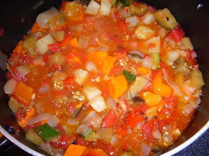 Овощное рагу: 4 рецепта с картошкой, капустой, кабачками и мясом