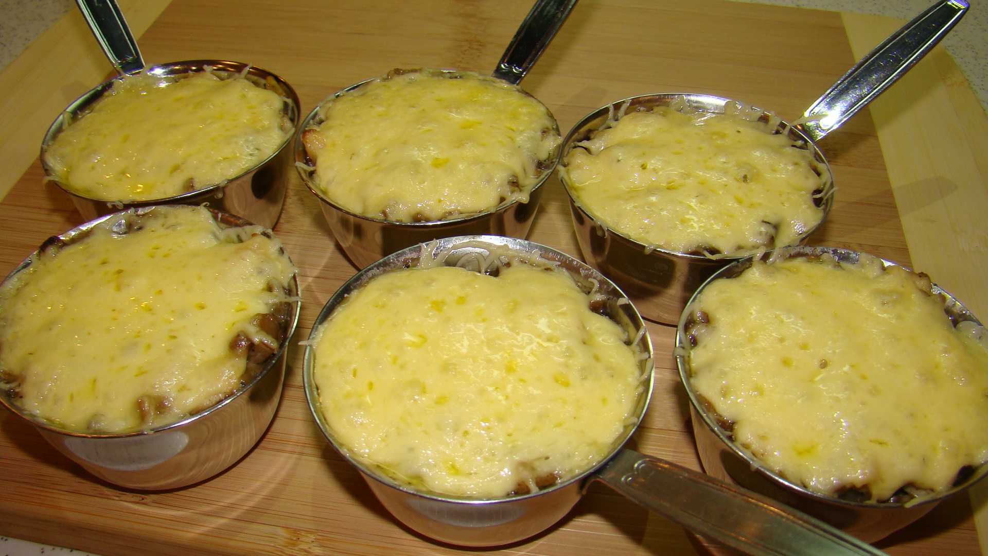Жульен с курицей и грибами – классические рецепты