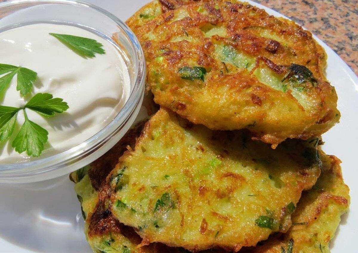 Оладьи из кабачков на сковороде - 4 самых вкусных рецепта