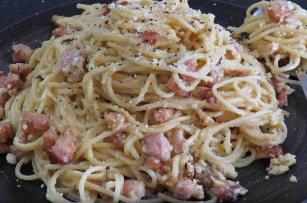 Паста карбонара - рецепт с беконом и сливками