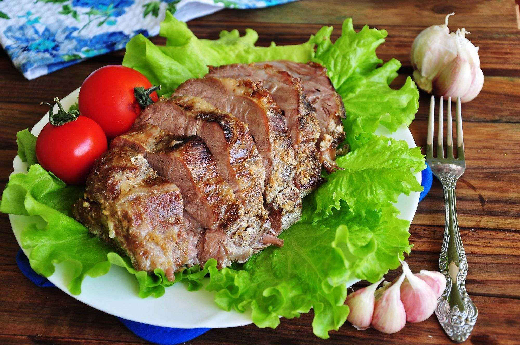 Свинина в духовке — 7 вкусных рецептов сочной и мягкой свинины