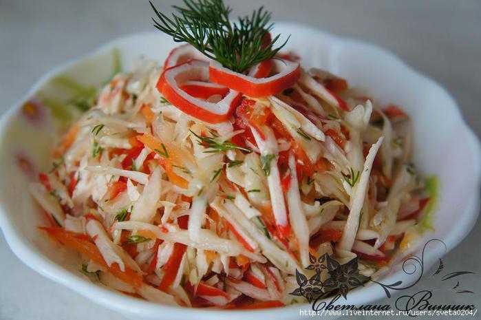 Салат с крабовыми палочками и кукурузой — 7 классических рецептов