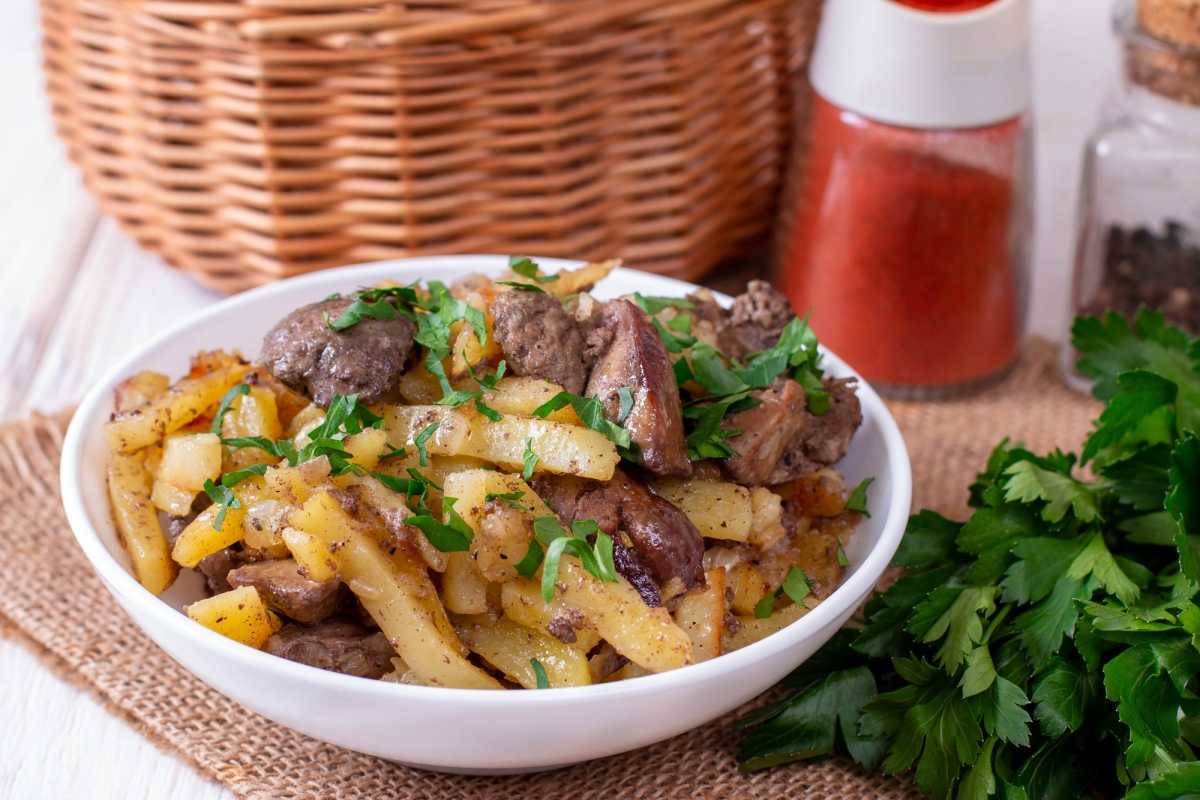 Куриная печень с шампиньонами - классический рецепт с фото