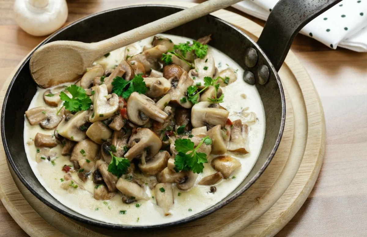 Картофель в сметане с белыми грибами – простой рецепт вкусного гарнира в горшочках. рецепты с фотографиями и отзывами на сайте - дам рецептик