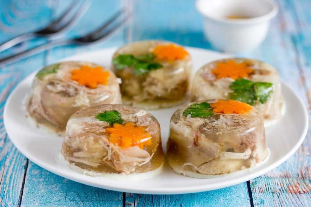Как приготовить холодец из курицы: 5 вкусных рецептов с желатином и без него