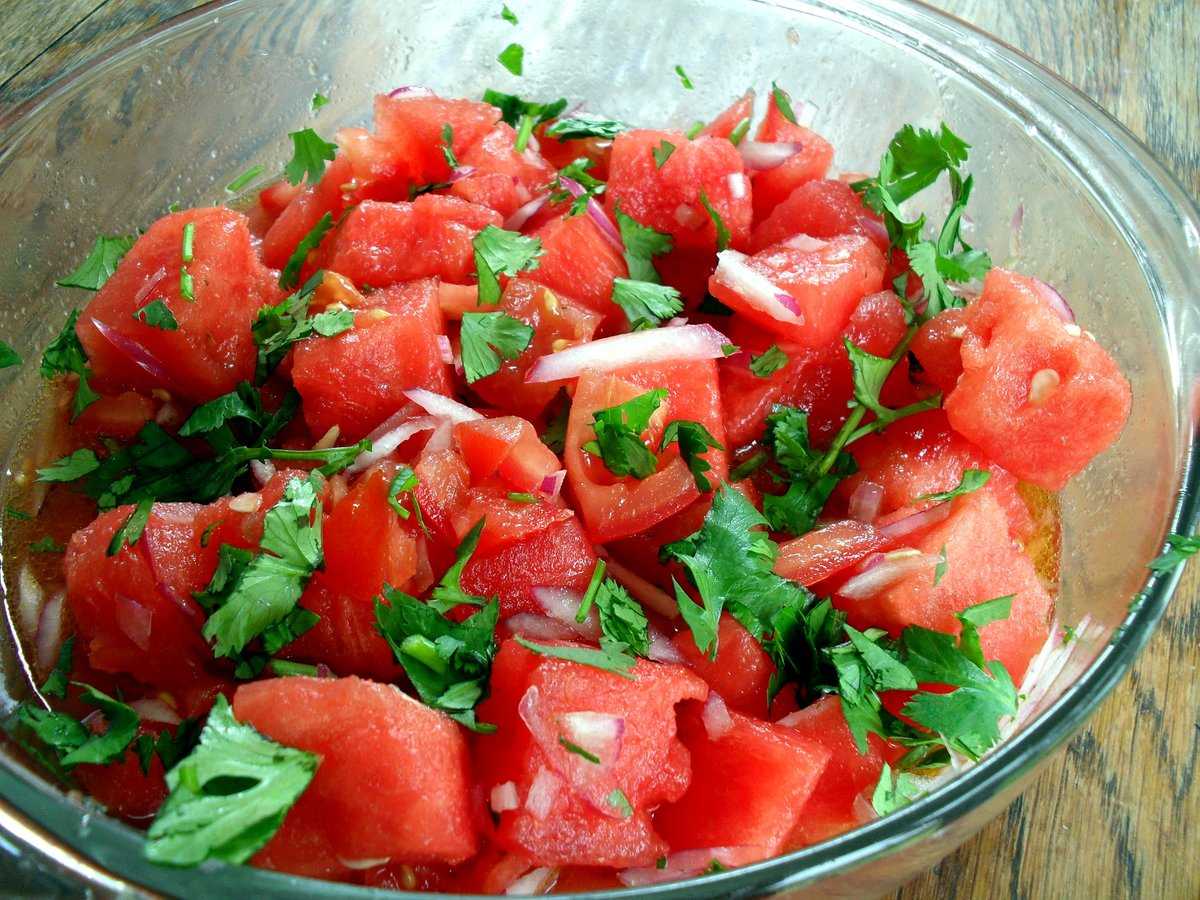 Салаты с копченой курицей: простые и очень вкусные рецепты