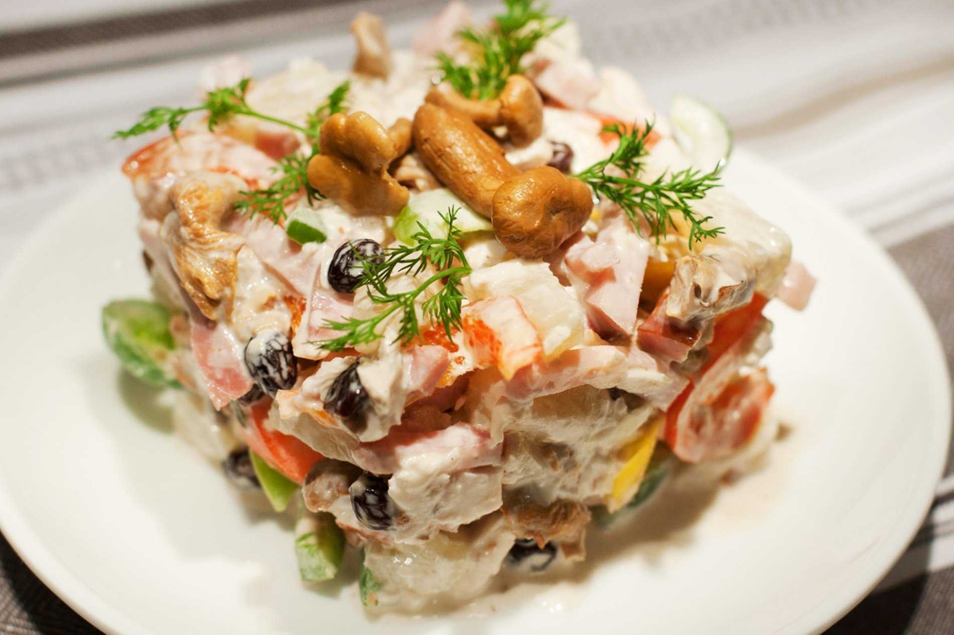 Салат с курицей и шампиньонами — 10 рецептов