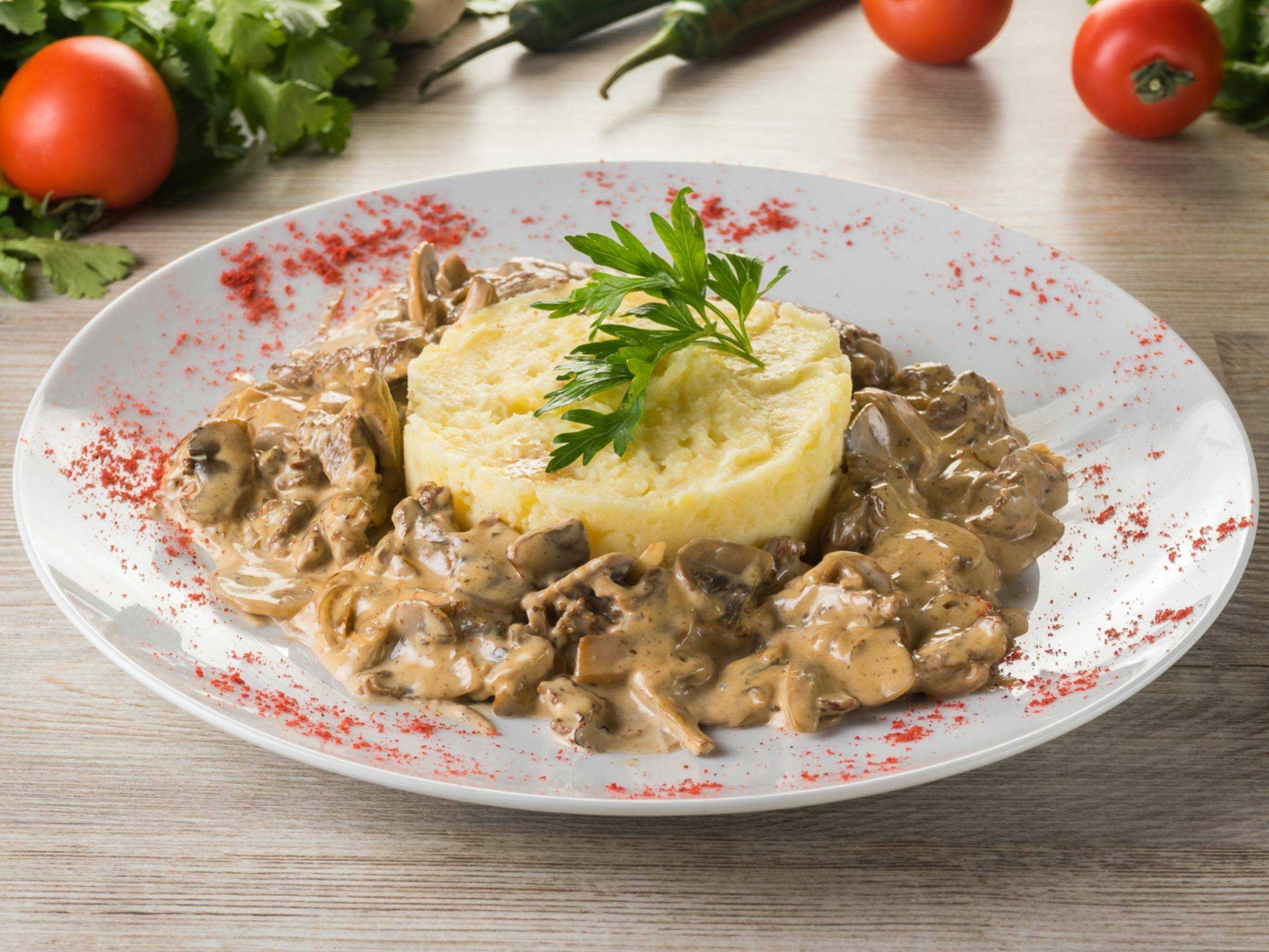 Бефстроганов из говядины- классические рецепты со сметаной, сливками и грибами