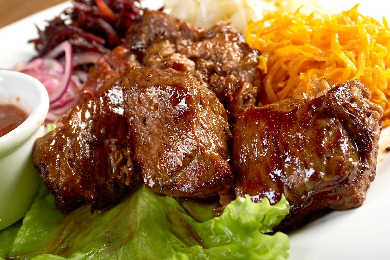 Как сделать сочный мясной шашлык в духовке