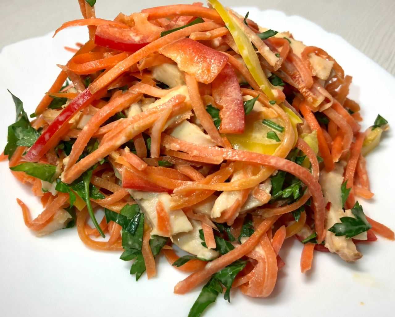 Салат с копченой курицей и корейской морковью – 8 рецептов