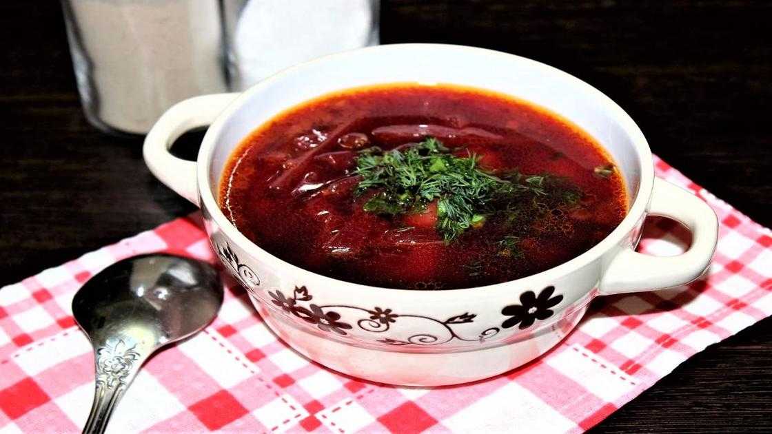 Секреты приготовления классического горячего свекольника с мясом с фото для новичков